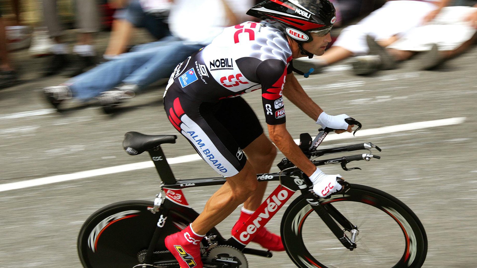 “定向越野：东部新区赛场考验运动员全方位能力”